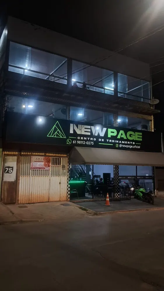 Fachada da Academia New Page no Sol Nascente